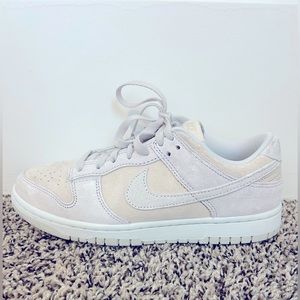 Nike Men’s Low Dunk- Size 7